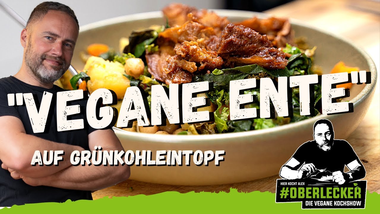 Knusprig &bdquo;vegane Ente&ldquo; auf einem Gr&uuml;nkohleintopf. Bestes Essen f&uuml;r K&ouml;rper & Seele #Liebelingsessen