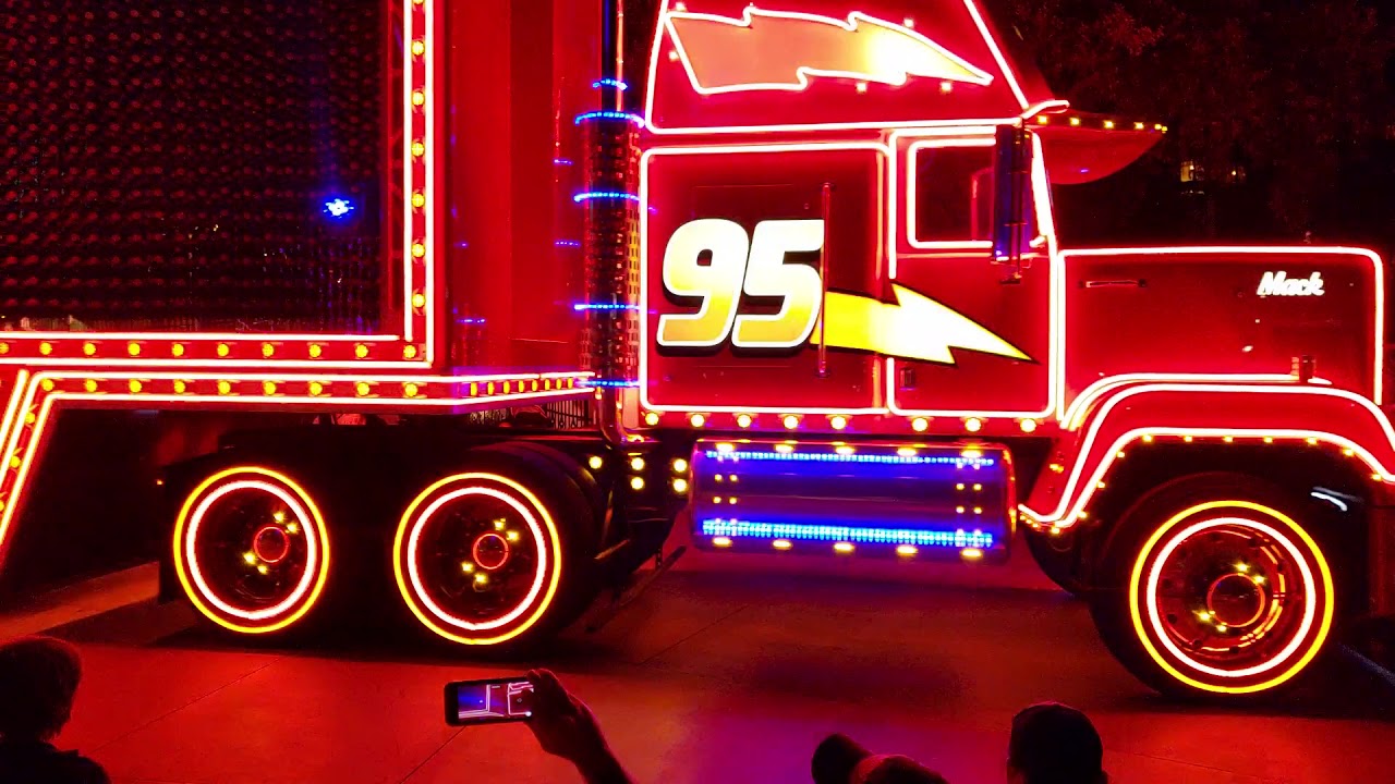 Paint the night parade 2018