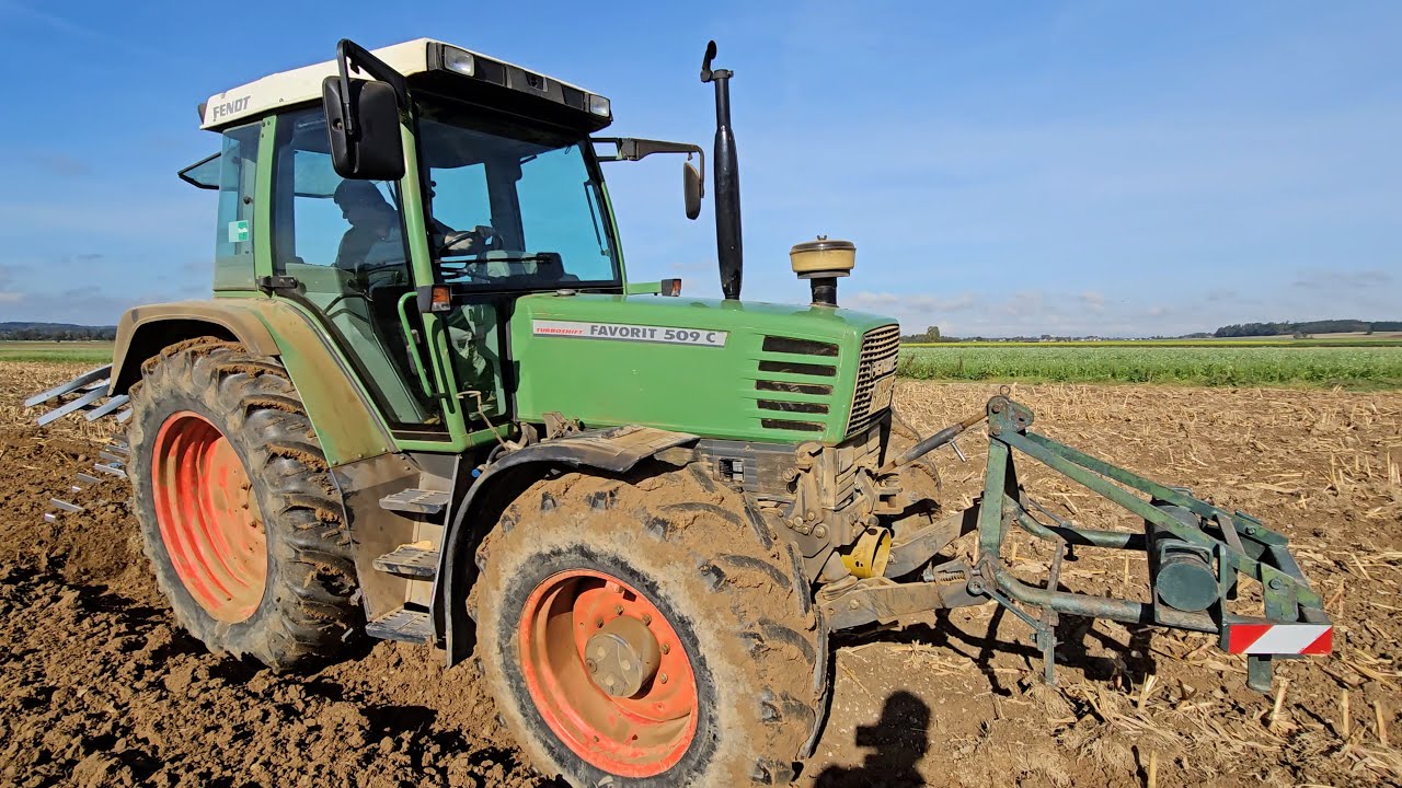 Fendt Favorit 509 C Turboshift mit 4 -Schar Lemken 110 Volldrehpflug beim ackern!
