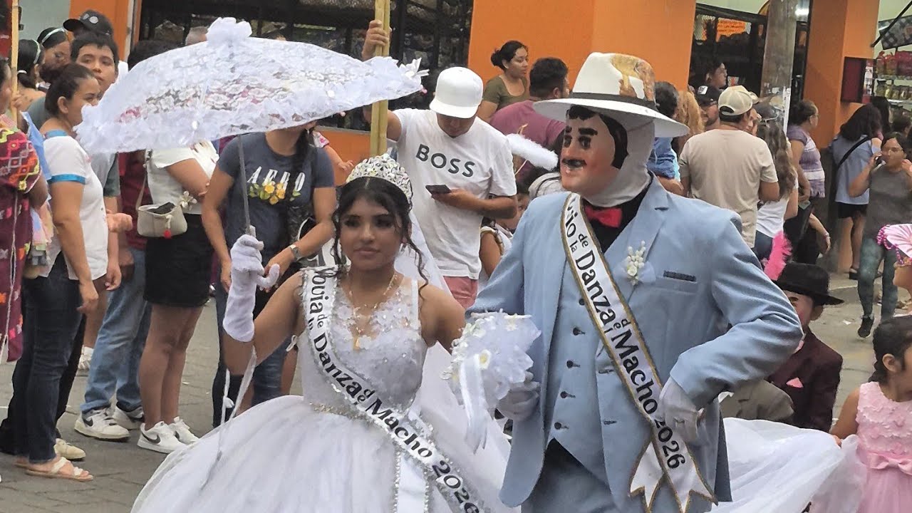 LA ORIGINAL DANZA DE LAS MASCARITAS DE DON LEONCIO RAMOS  en la calle oaxaca 