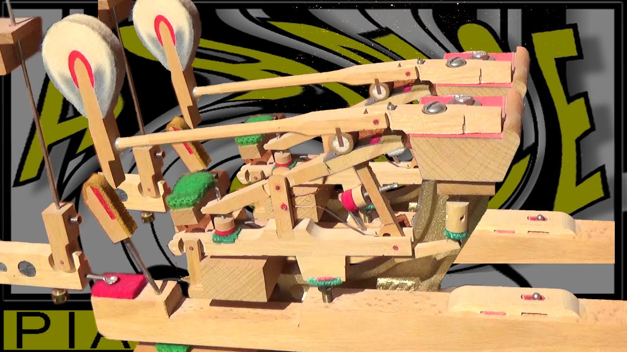 Remplacement des rouleaux de marteaux sur un piano à queue