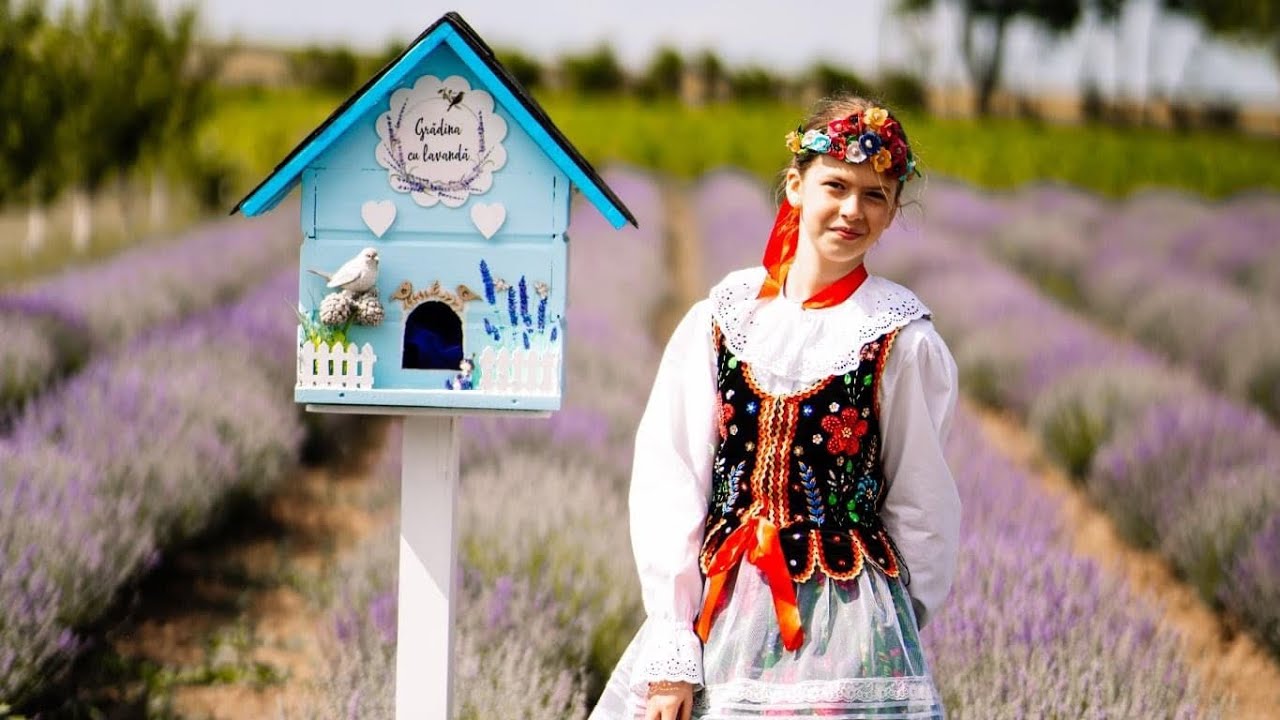 Yasmina Daria Longher - Hora din Moldova                              Academia de Arte Modus Vivendi