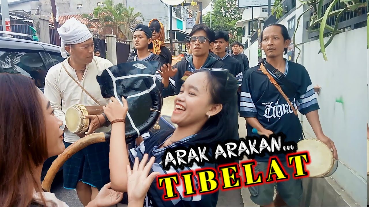 ARAK ARAKAN CEWEK CANTIK NAIK KUDA LUMPING SENI REAK TIBELAT