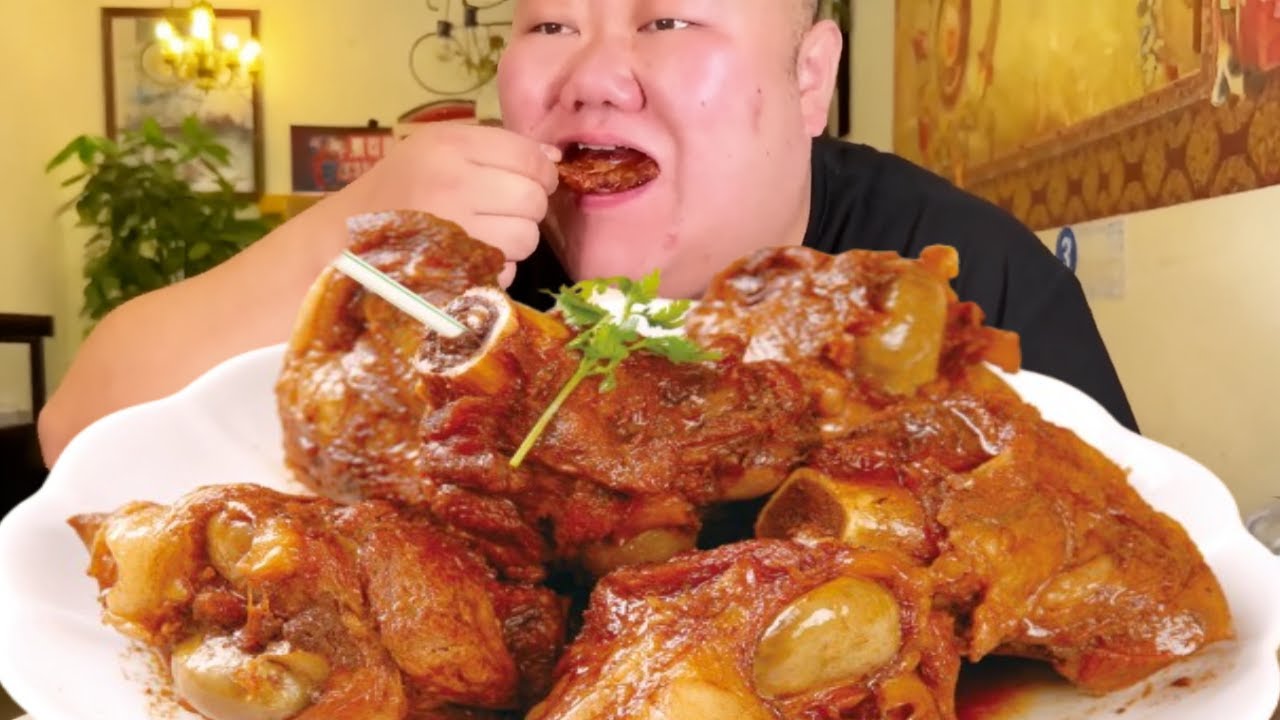 淄博性价比之王59 元酱大骨自助！骨髓吸到爽肉嫩味又浓，汤汁拌米饭一口入魂太解馋！【櫻木花胖】