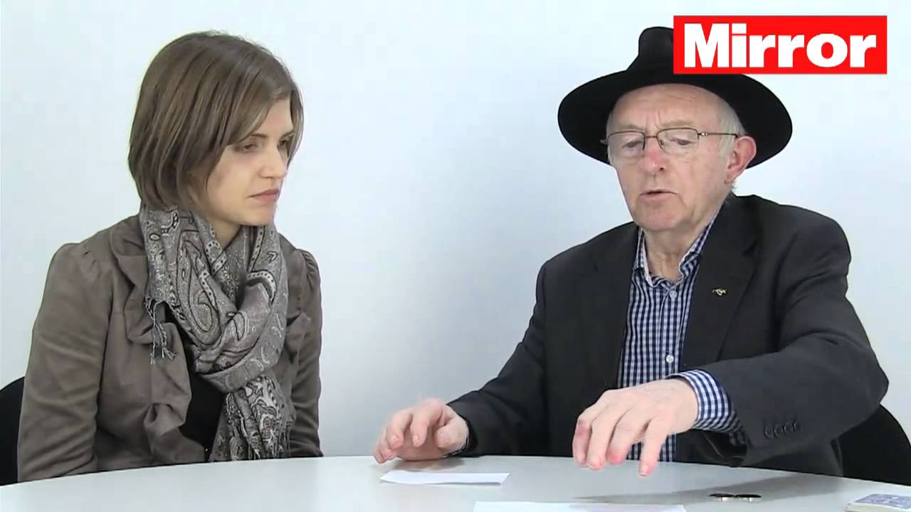 Paul Daniels performs amazing magic tricks for MirrorBingo.com