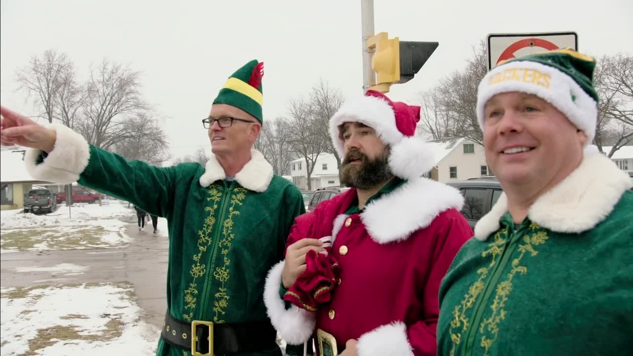 Santa Kelce brings Christmas cheer to Titletown 🎄🎅 | Monday Night Countdown