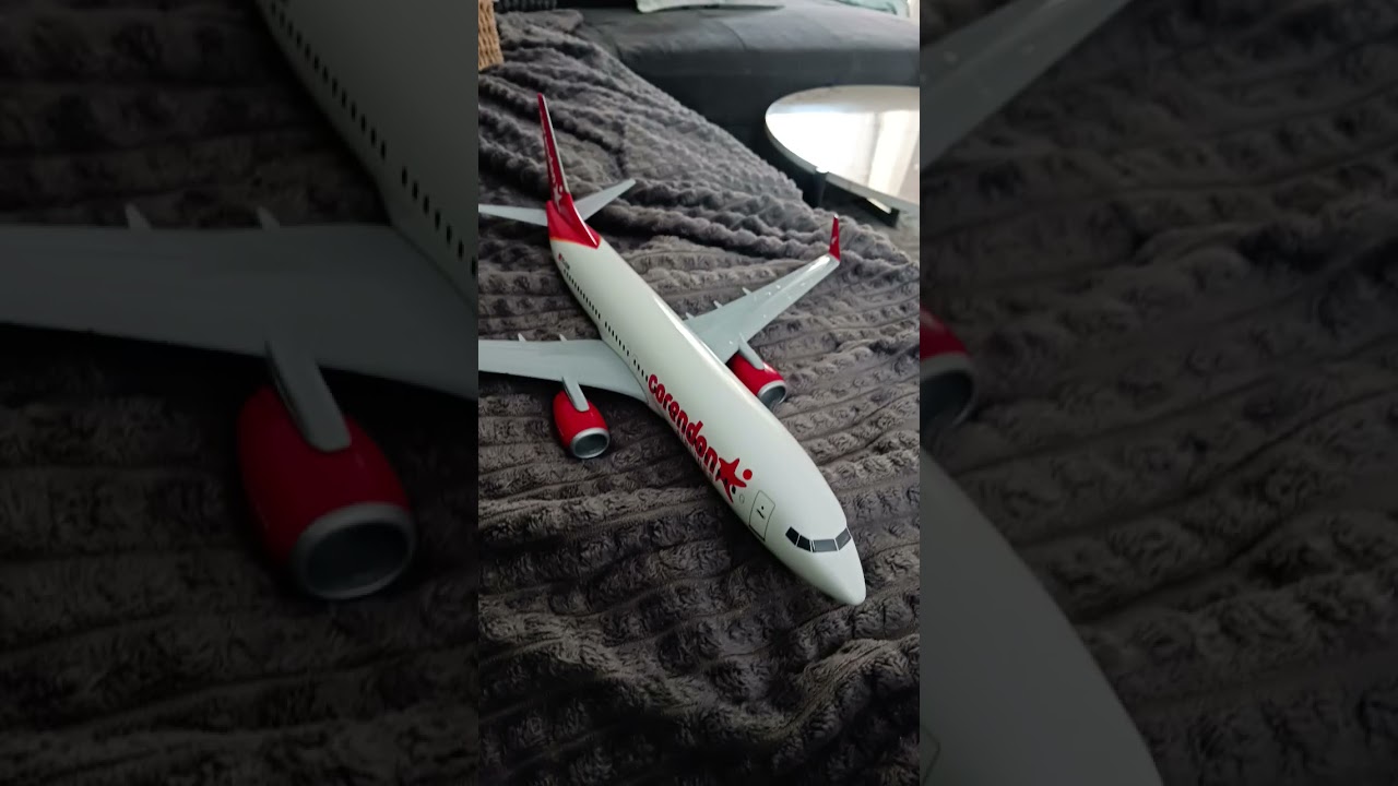 Corendon Airlines 737-800.