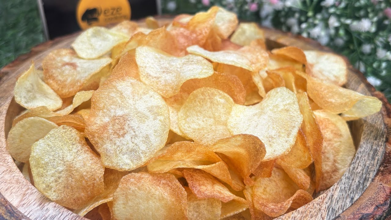 बाज़ार से भी अच्छे कुरकुरे आलू के चिप्स बनाए घर पर || Crispy & Tasty Homemade Chips