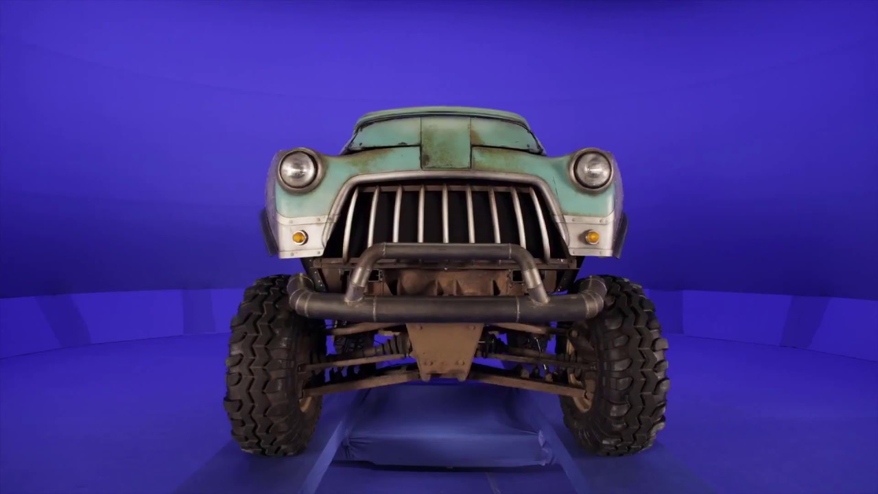 Who's driving the monster trucks - Monster Trucks Movie (behind the scenes)