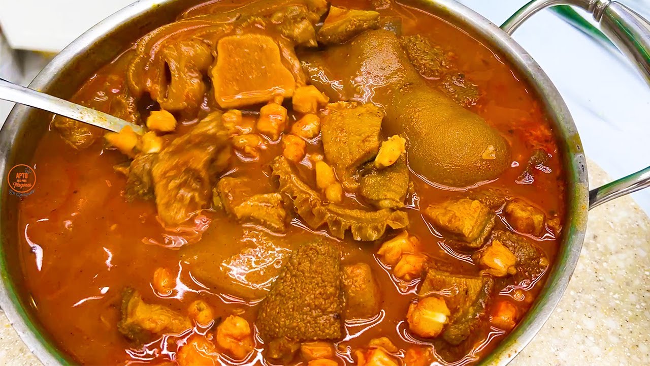 ¡Menudo Rojo con Pata de Res: El Platillo Perfecto para Celebrar Estas Fiestas! 🎄🍲