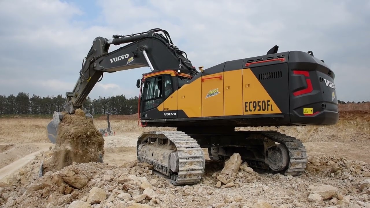 💪 Volvo EC950F loading ADTs - Part 2