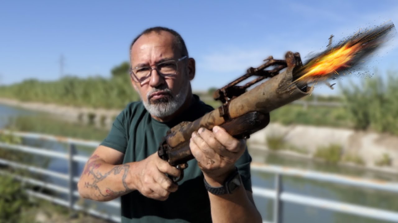 INCROYABLE : JE TROUVE UN BAZOOKA ET PLEIN D'AUTRES CHOSES SOUS L'EAU A LA PECHE A L'AIMANT