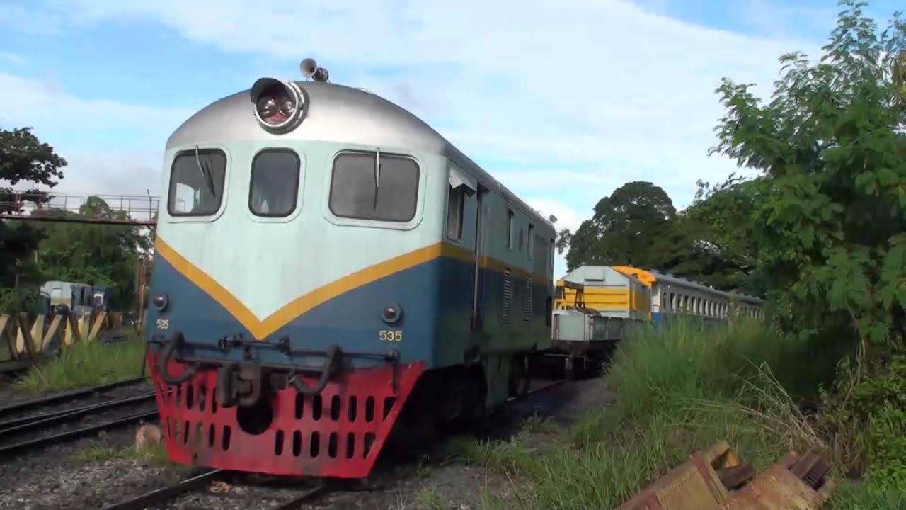 Davenport 535 SRT shunts in Nakhon Rachasima Thailand Diesel Locomotive