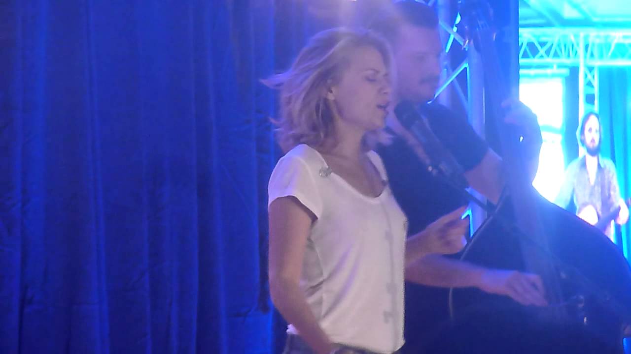 Quicksand - Bethany Joy Lenz (live in Paris) 27.09.2015