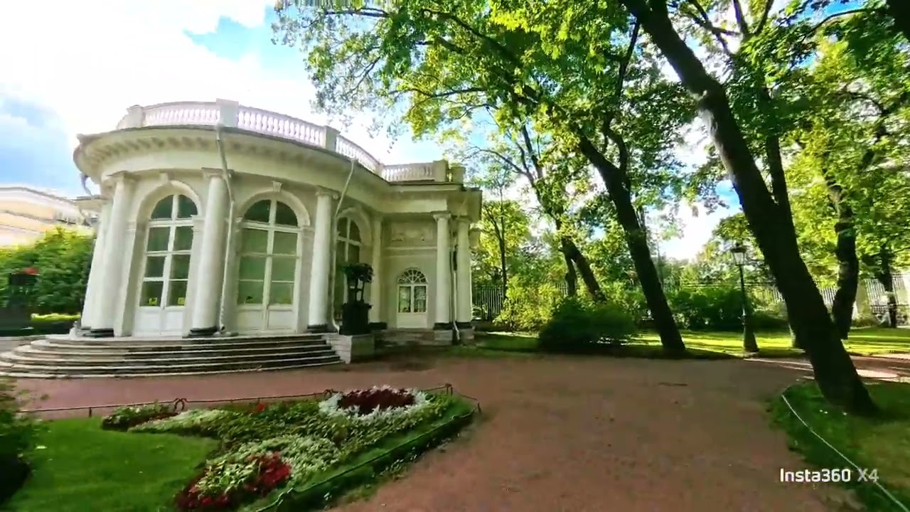 Anichkov garden, Saint Petersburg, Russia. Сад Аничкова дворца.