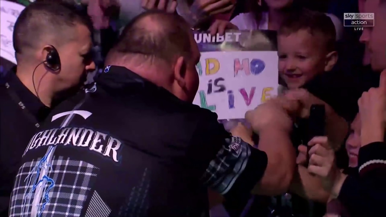 INCREDIBLE ATMOSPHERE! John Henderson's Aberdeen Walk-On