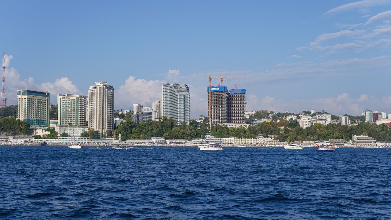 Морская прогулка на яхте «Марсель» в Сочи. Морпорт. 31 августа 2024 года.