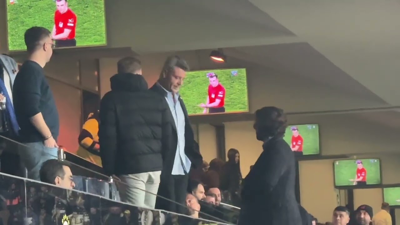 Sadettin Saran ve Ertan Torunoğulları, Devin &Ouml;zek&rsquo;e ne dedi? Trib&uuml;ndeki ilgin&ccedil; anlar&hellip; Fenerbah&ccedil;e&hellip;