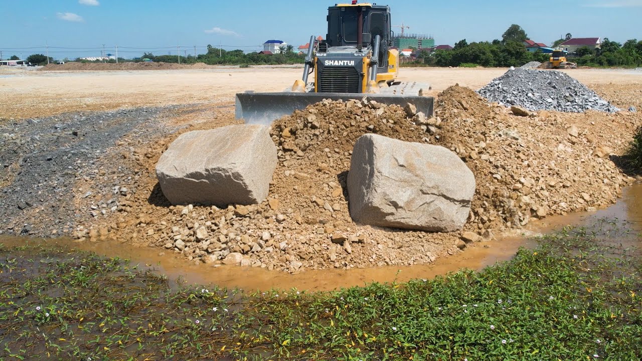 Dump Truck DongFeng 25.5Ton & A bulldozer pushes rocks into the water