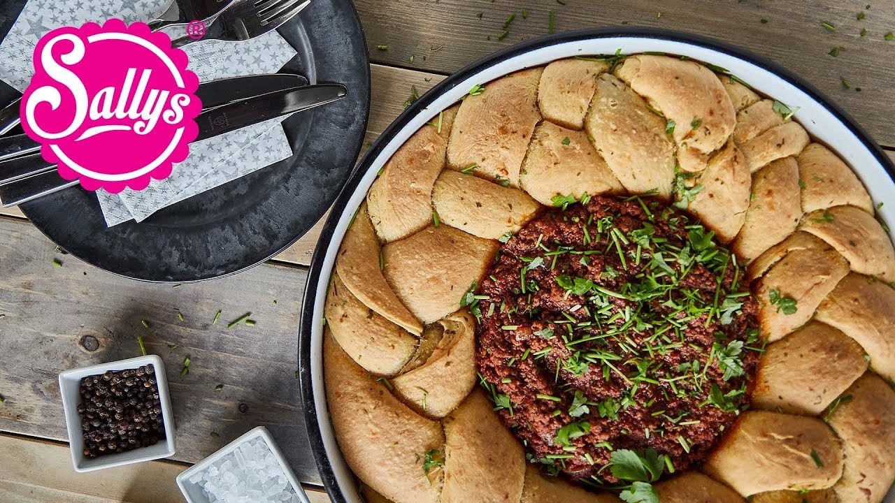 Kräuter-Kranz mit Hackfleischfüllung / Silvester / Party Rezept / Sallys Welt