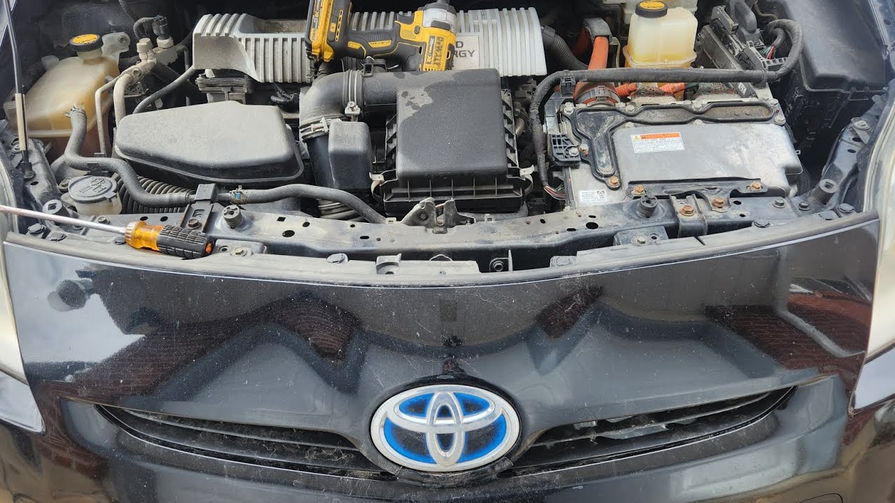 2011 Toyota Prius Headlight Bulb Replacement