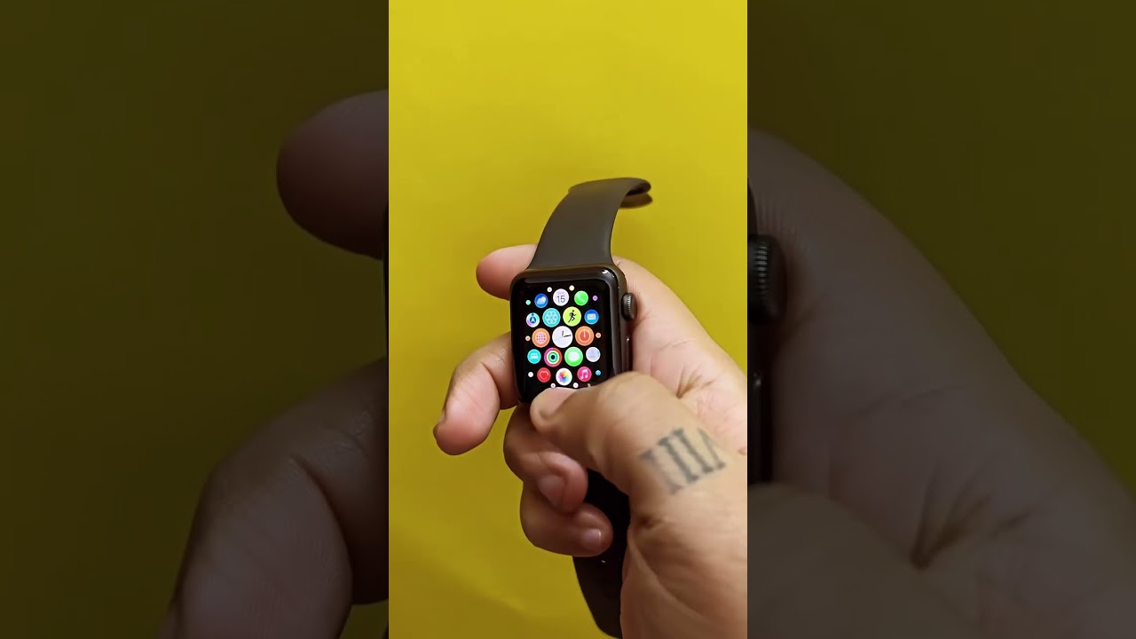 Szybki podgląd zegarka Apple Watch Series 3 38 mm w kolorze gwiezdnej szarości