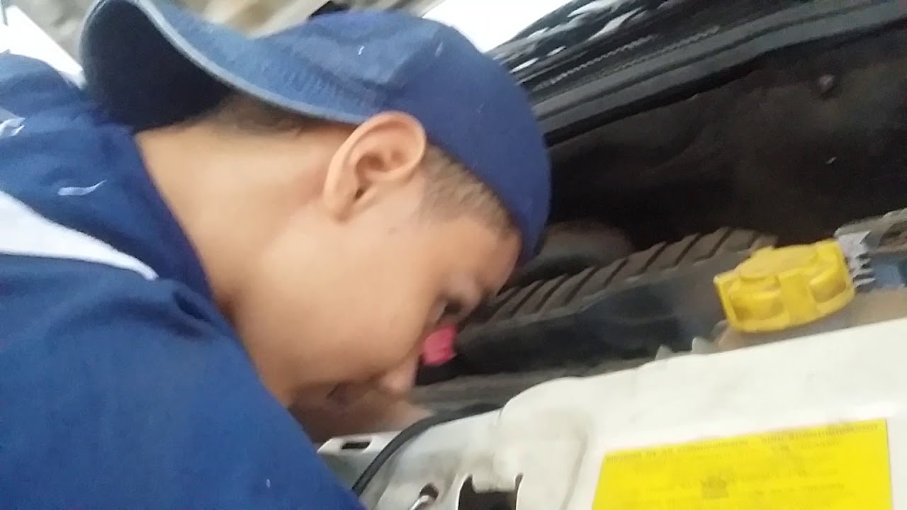 Sangria embreagem Meriva easytronyc dum.geito simples..(usando engenhoca) kkkkk