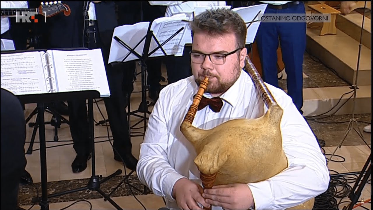 Zbor Lilium i tamburaški orkestar sv. Antuna Padovanskog - Zdravo budi mladi kralju (live)