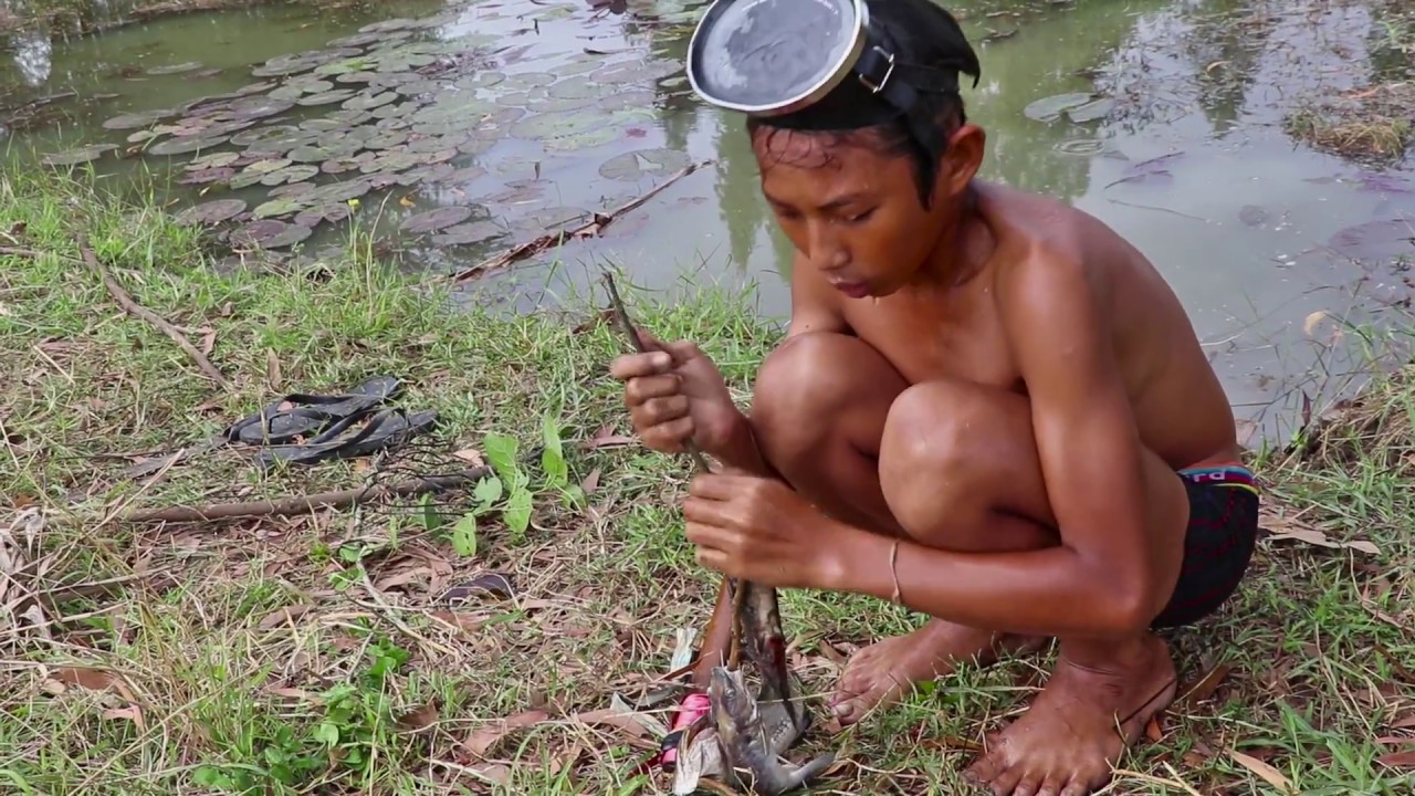 Fishing With Spear Technique Cambo Trap Fishing