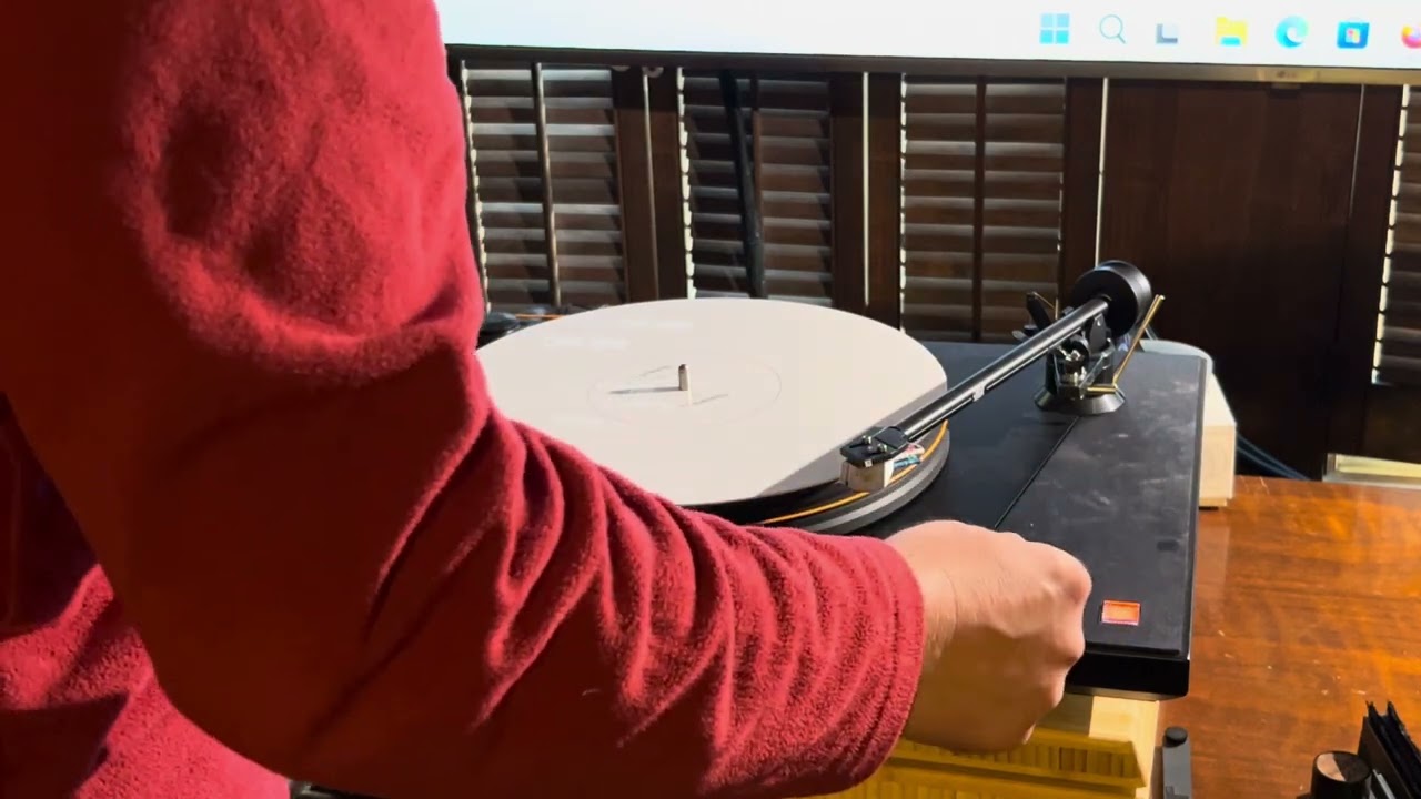 Mini-Episode: MoFi UltraDeck Turntable: A $2,800 dead weight.