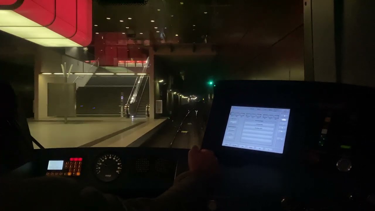 U-Bahn Hamburg - Führerstandsmitfahrt auf der U4 von Jungfernstieg nach Elbbrücken