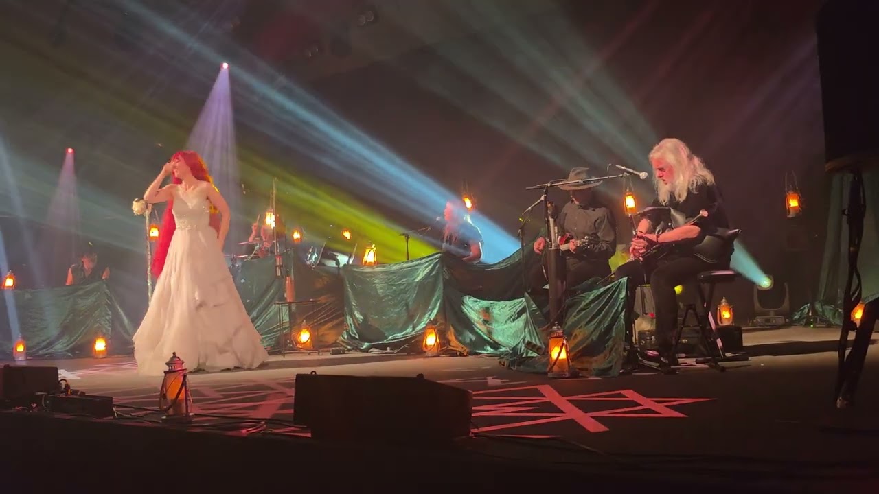 Auri's magical (forest dance) ending @ Helsinki | Them Thar Chanterelles | Auri on Tour 2025