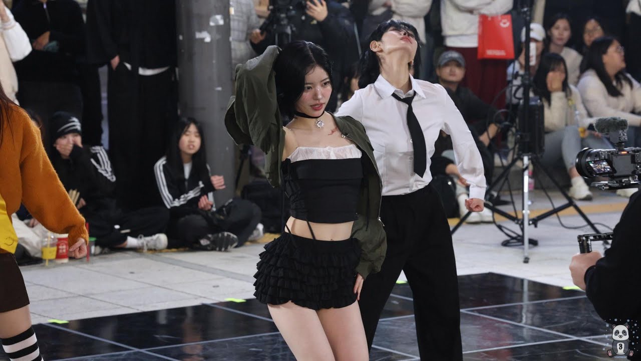 251026 오유빈 YuBin 아트비트 ARTBEAT 'Famous' [ ALL DAY PROJECT ] 4K 직캠 |〈ARTBEAT HALLOWEEN BUSKING 〉
