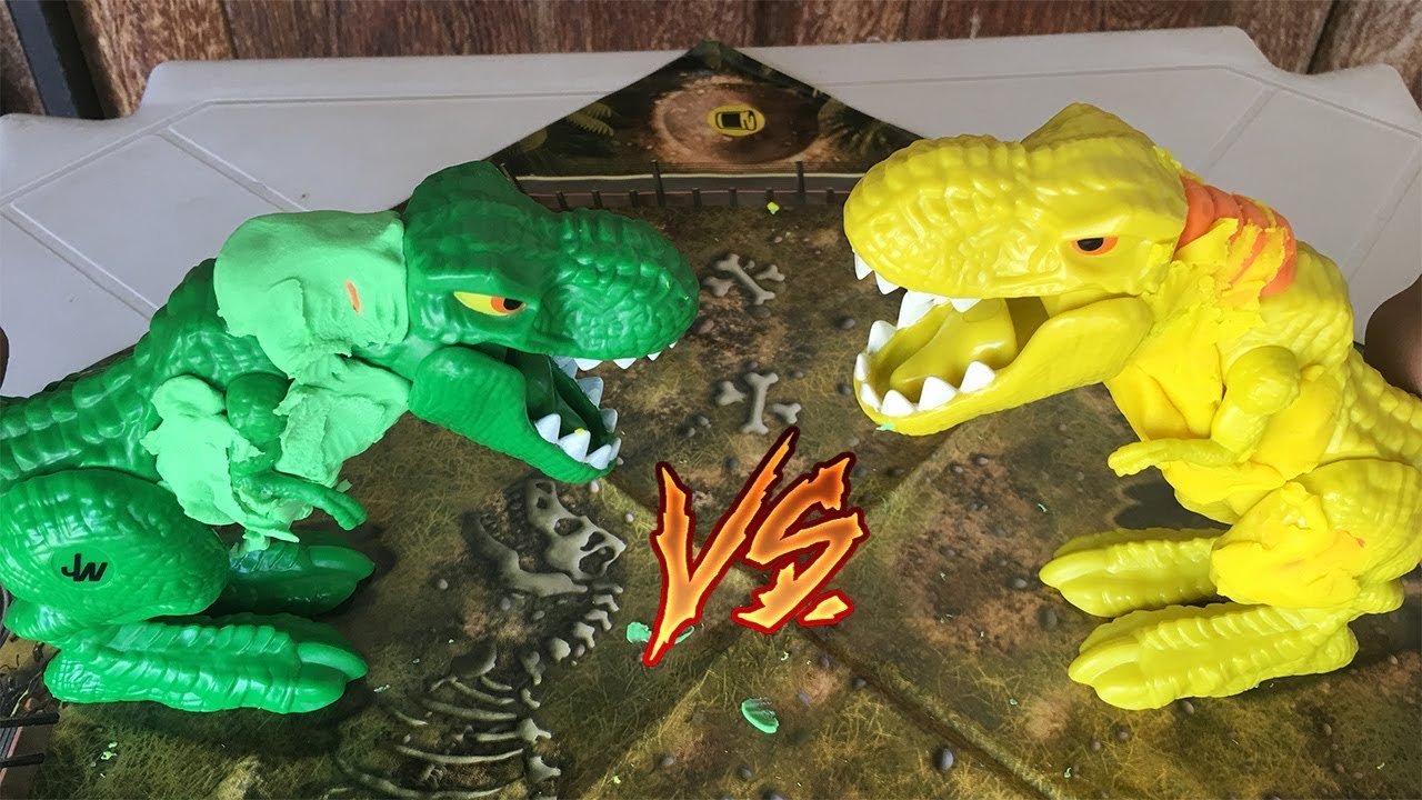 A SUPER BATALHA DOS DINOSSAUROS DE BRINQUEDO!