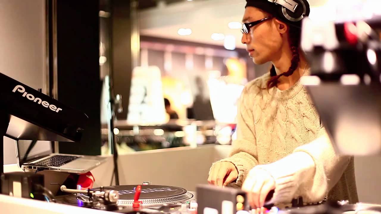 DJ JOMMY.