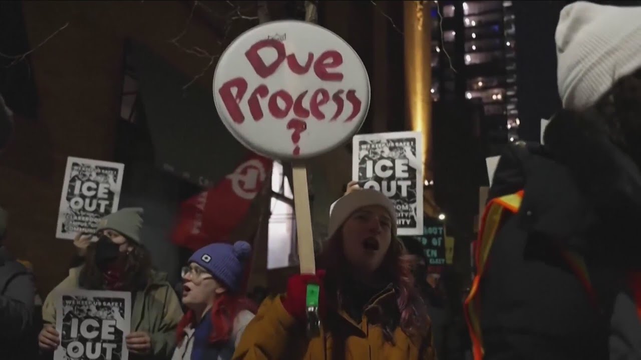Hundreds gather at ICE Out For Good Protest in Des Moines