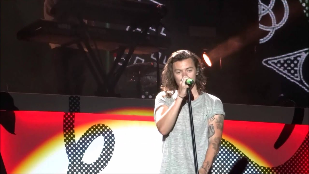 One Direction - Harry congratulating his friend Noelle and Through The Dark, Santa Clara, 7.11.15