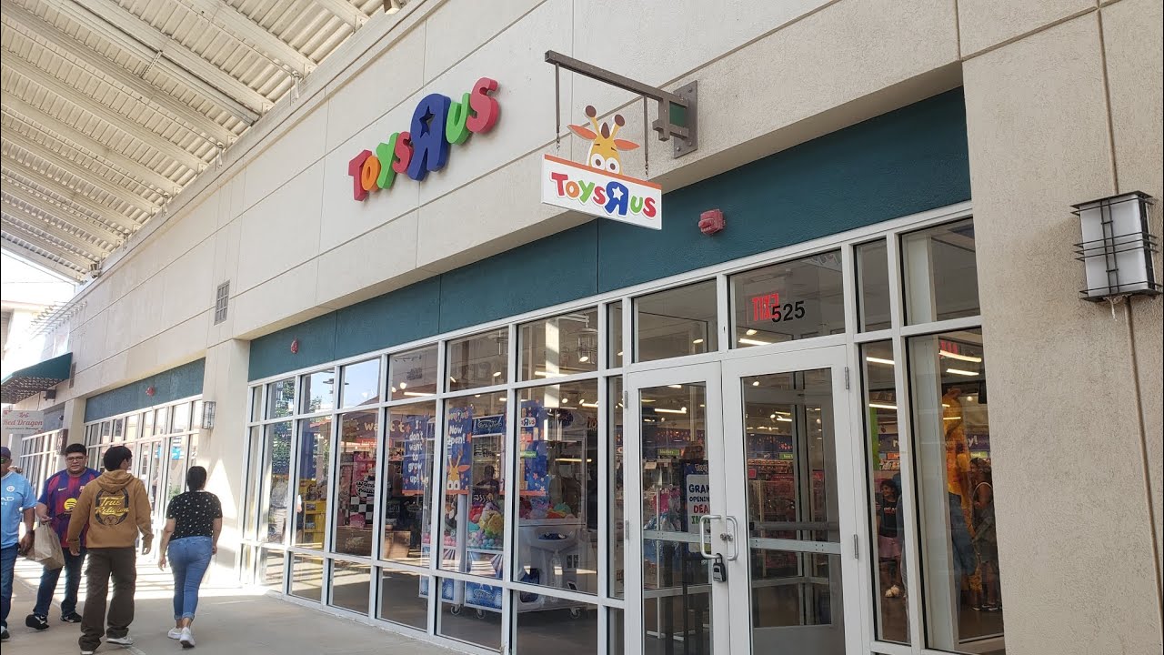 NEW TOYS R US AT THE CHICAGO PREMIUM OUTLETS IN AURORA, IL!!!!!!