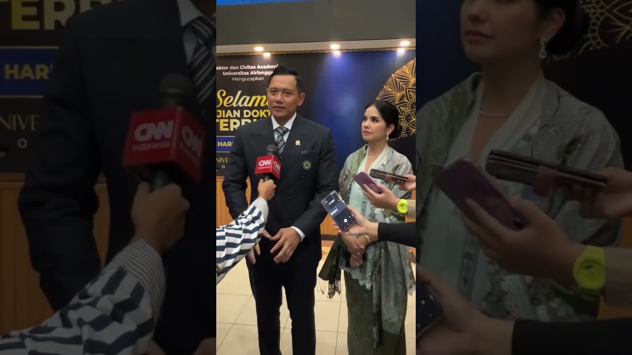 AHY dinyatakan lulus dengan predikat Cumlaude.