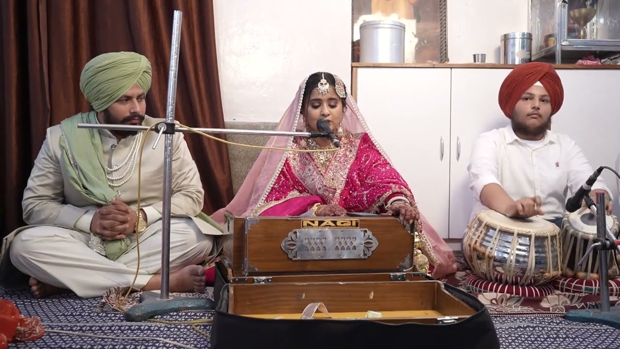 Har prabh mere babula har devo daan main daajo | Soulful kirtan by bride and groom