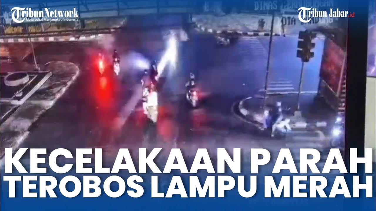 BRAAK! DETIK² KECELAKAAN Motor di Bandung Gegara Terobos Lampu Merah di Simpang Cihampelas
