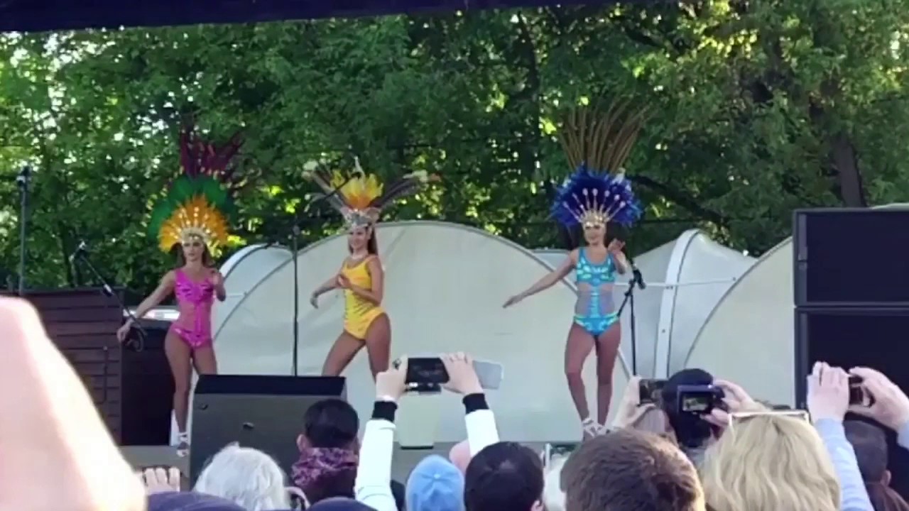 Elas &eacute; show. Sasha Lomakina and students. Московский карнавал Moscow samba fest 2017.