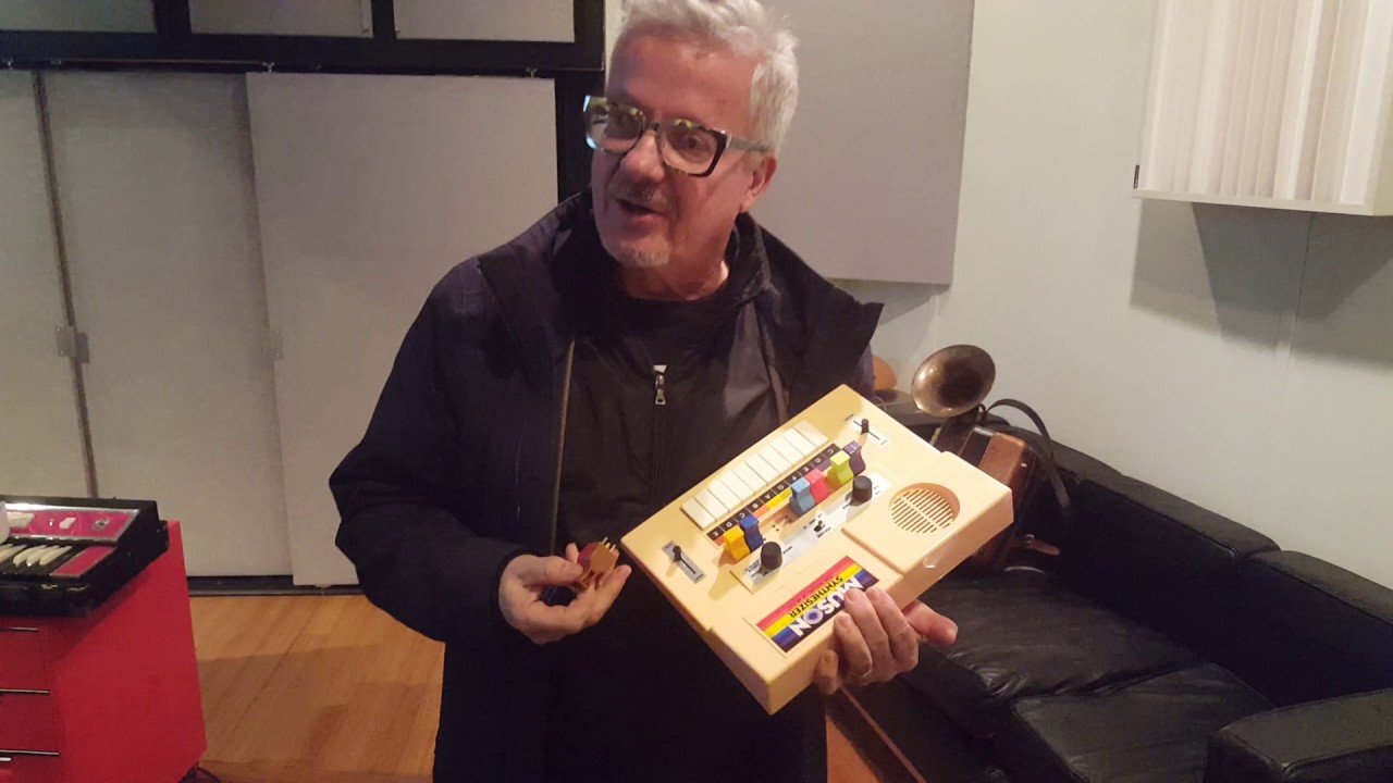 Mark Mothersbaugh on a 1979  Muson Synthesizer. (Devo archives pt1)