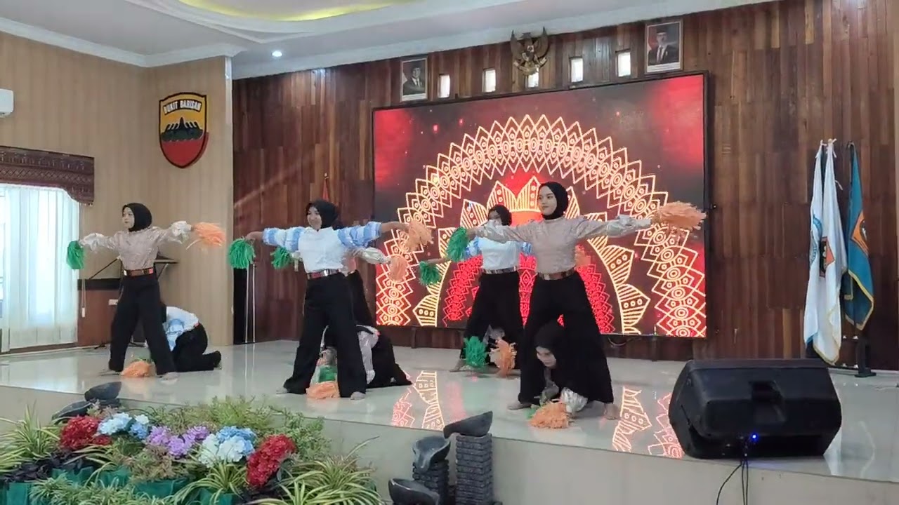 Penampilan Tari Kreasi Sanggar Tari Stikes Darmais Padangsidimpuan di acara Capping Day 2026