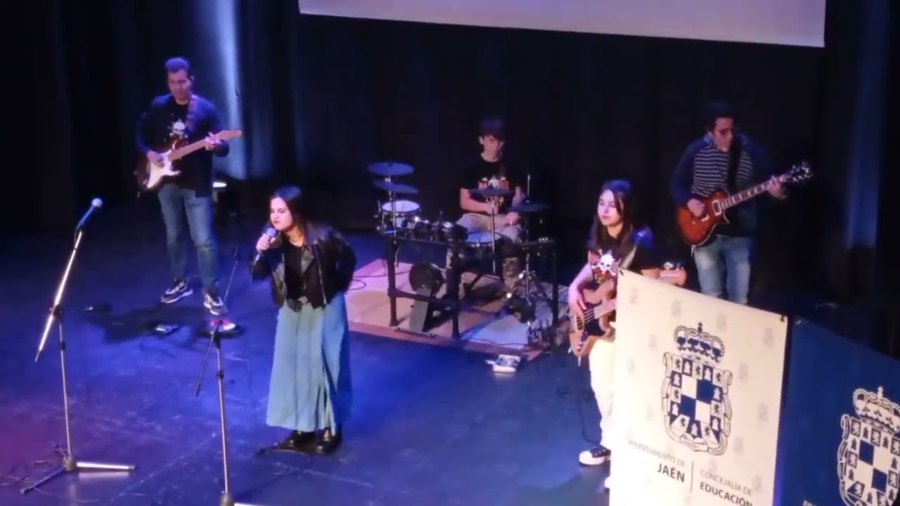 Los alumnos del instituto Az-zait interpretan los grandes éxitos del rock internacional. (24.02.26.)