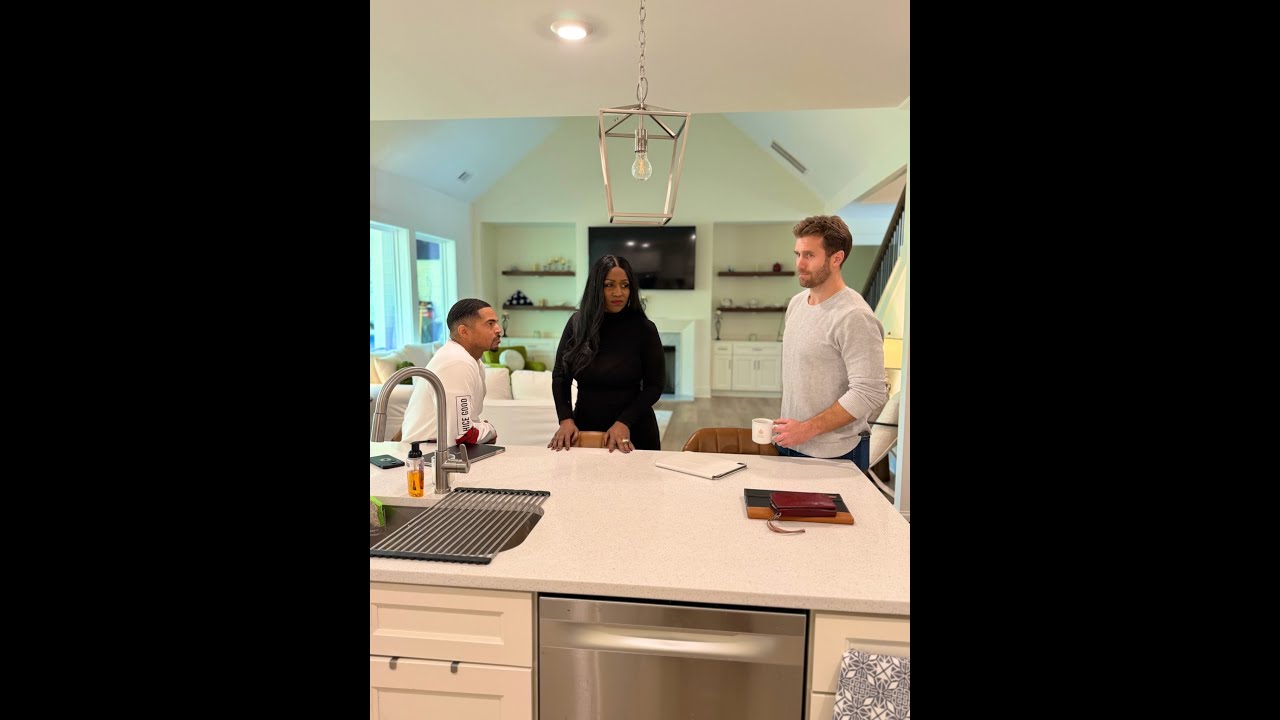 When things get awkward between Anthony and the lake house lady!