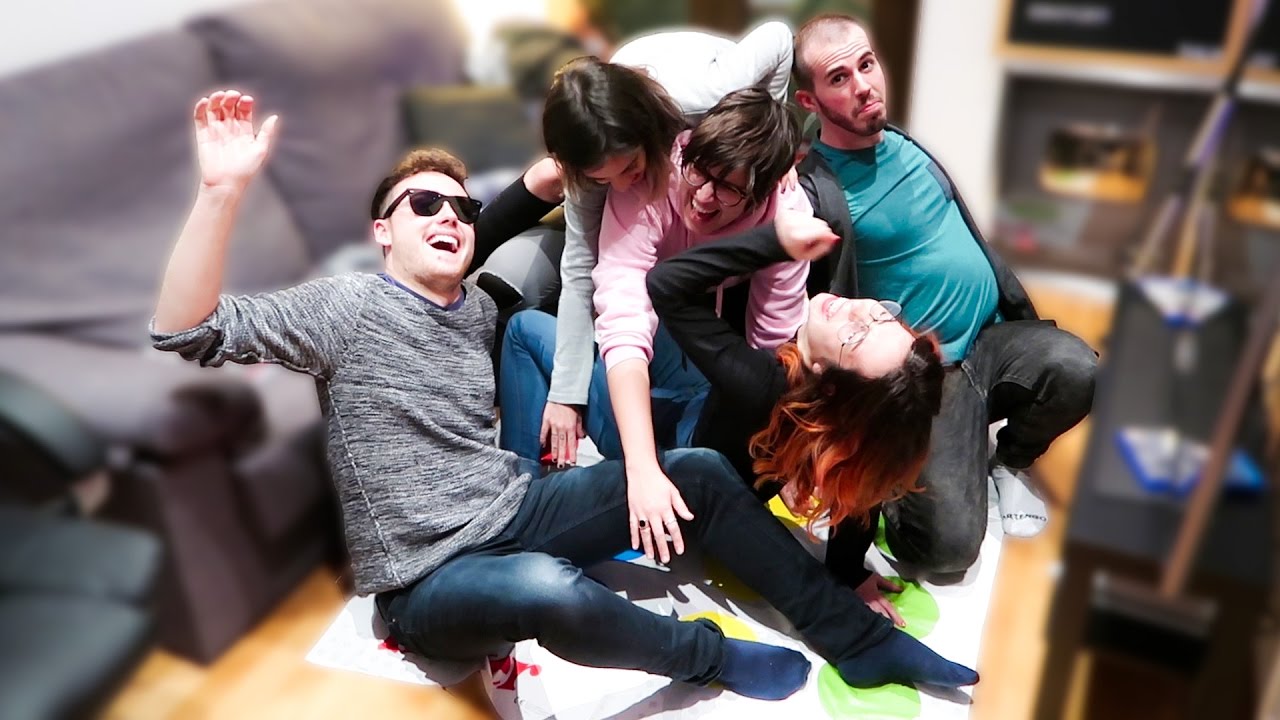 JUGANDO AL TWISTER CHALLENGE!!