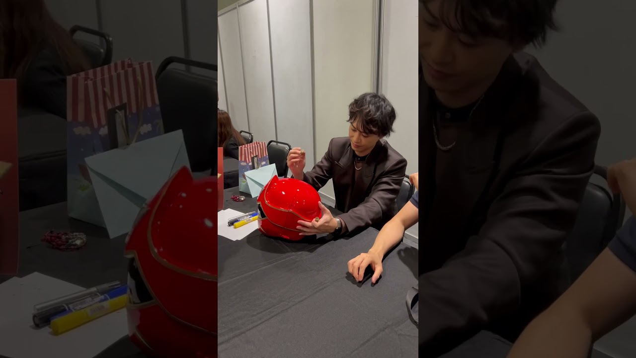 Captain Marvelous signing a Gokai Red helmet! 