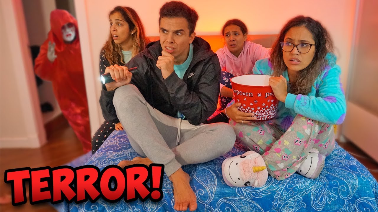 FIZEMOS UMA NOITE DO PIJAMA DE TERROR E ALGO BIZARRO ACONTECEU! - (TENSO!)