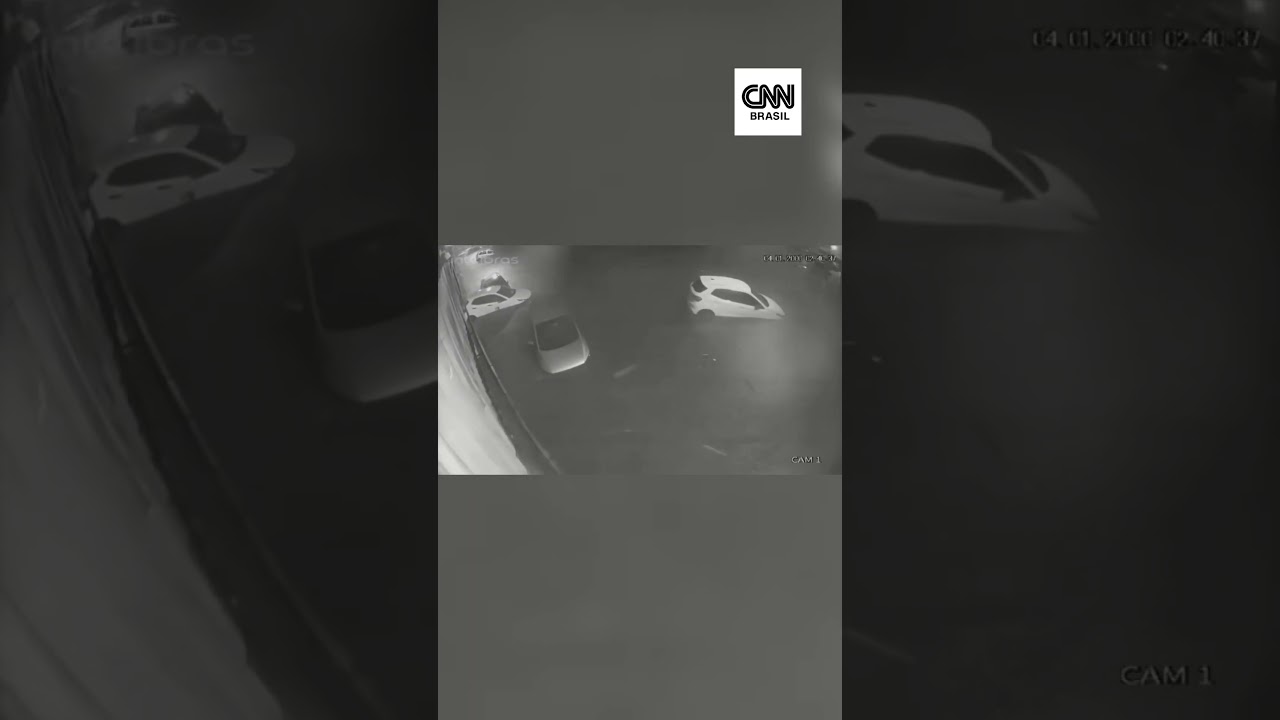 Mais de 20 carros s&atilde;o arrastados por enxurrada ap&oacute;s temporal em SP